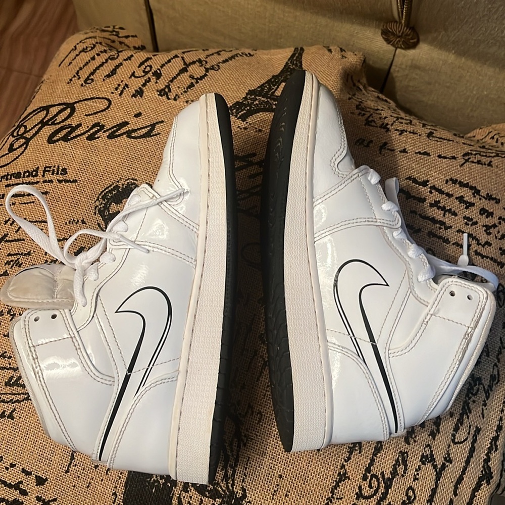 Air Jordan 1 Mid - Picture 9 of 11